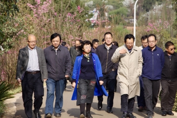 云南省委農辦主任，省農業(yè)廳黨組書記、廳長王敏正一行 調研我公司百草莊園